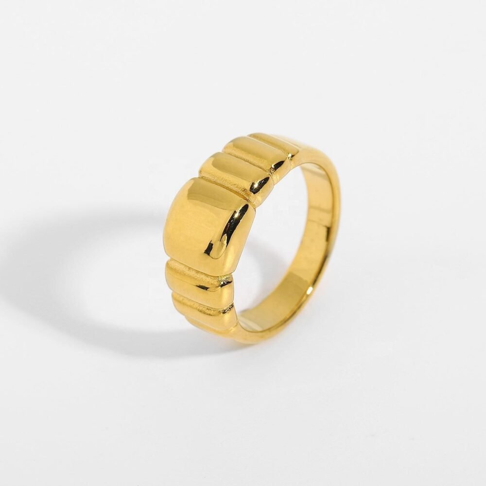 Layered texture smooth round croissant ring 18k gold