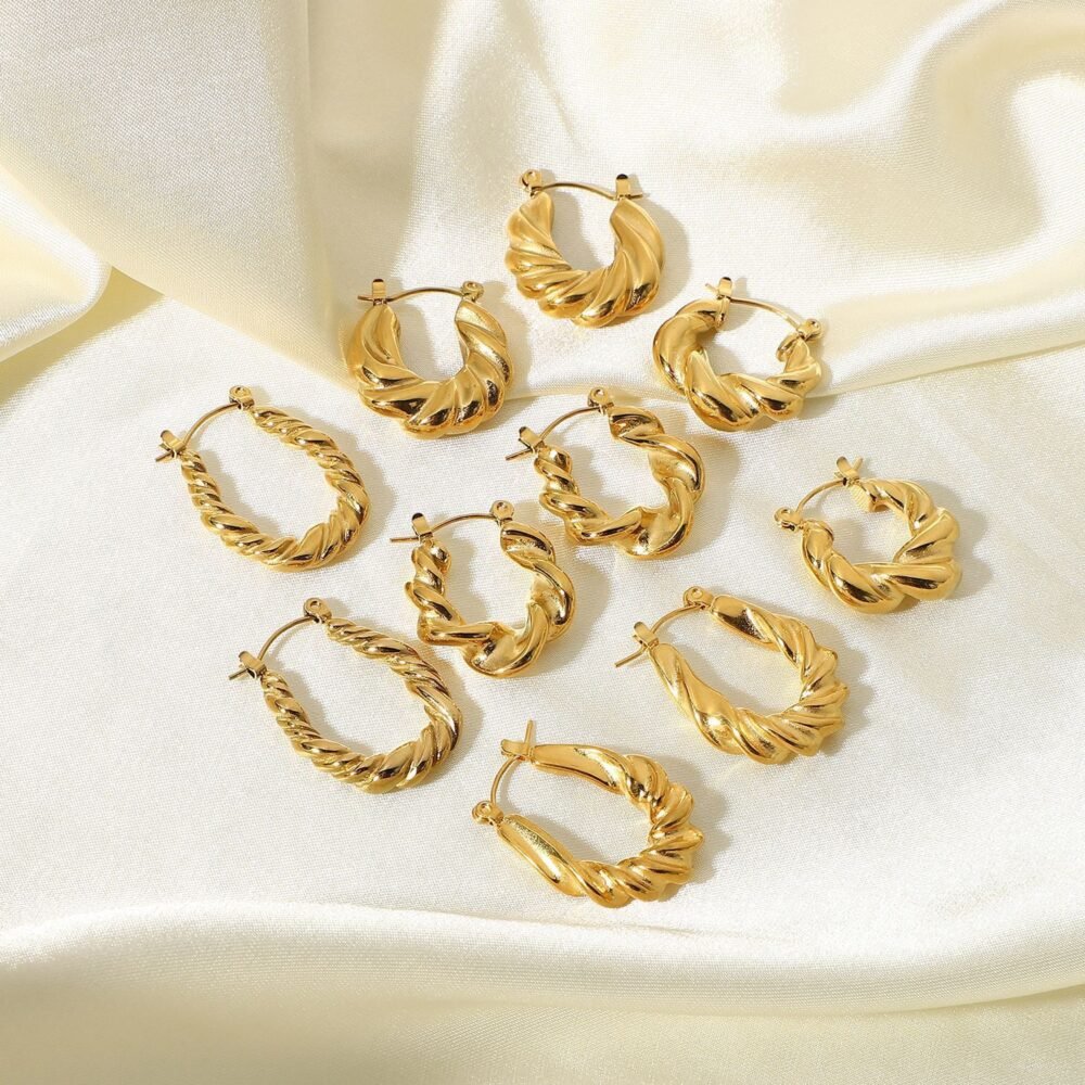 Ear jewelry short C-shaped croissant earrings 18K earrings - Image 2