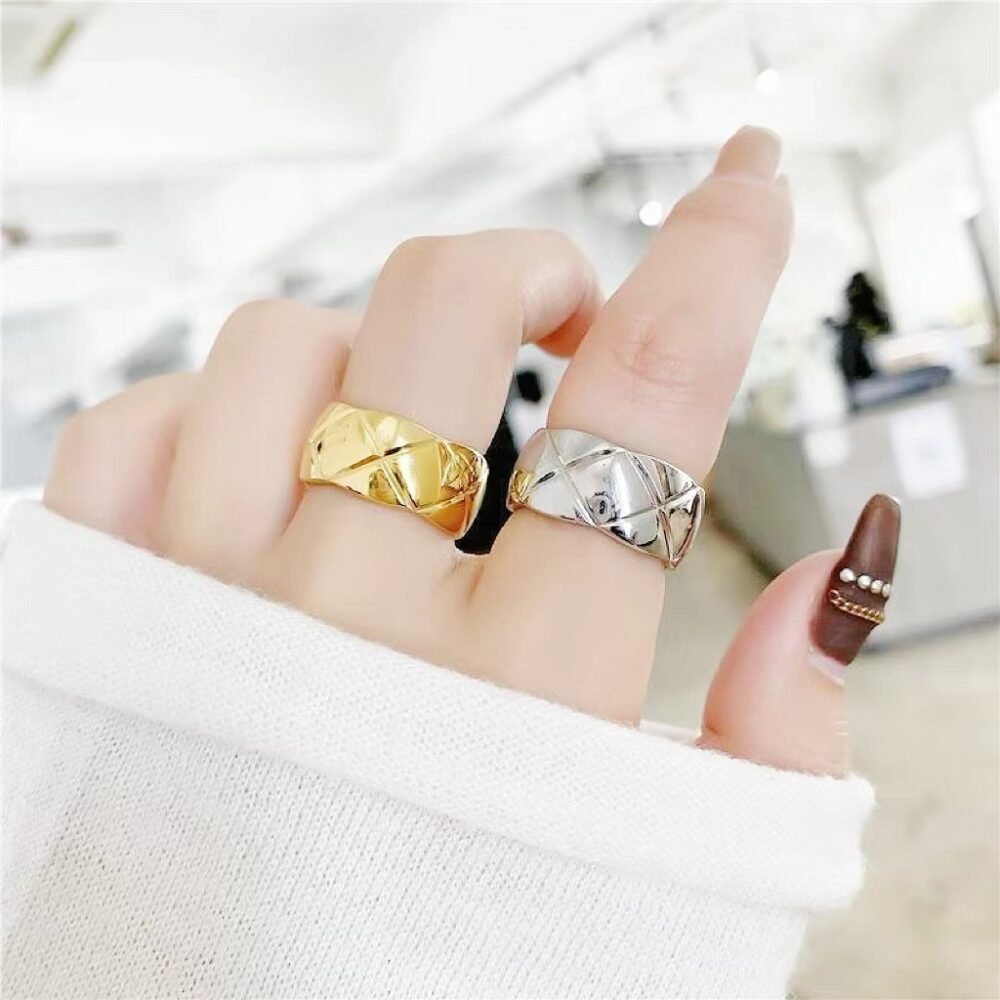 Rhombus diamond pattern 18K ring couple ring
