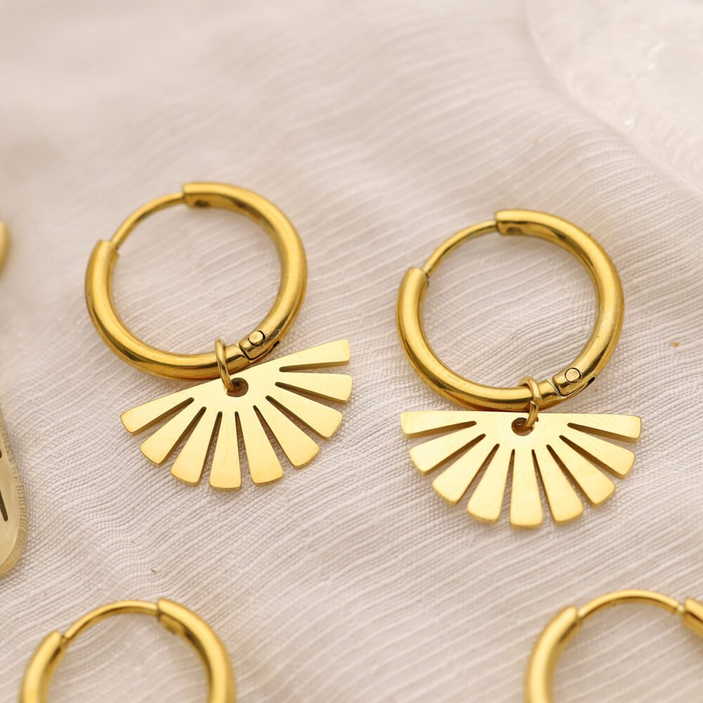14K Gold Earrings Star - Image 2