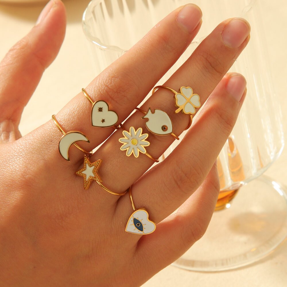 Four-Leaf Clover Heart Ring - Image 4