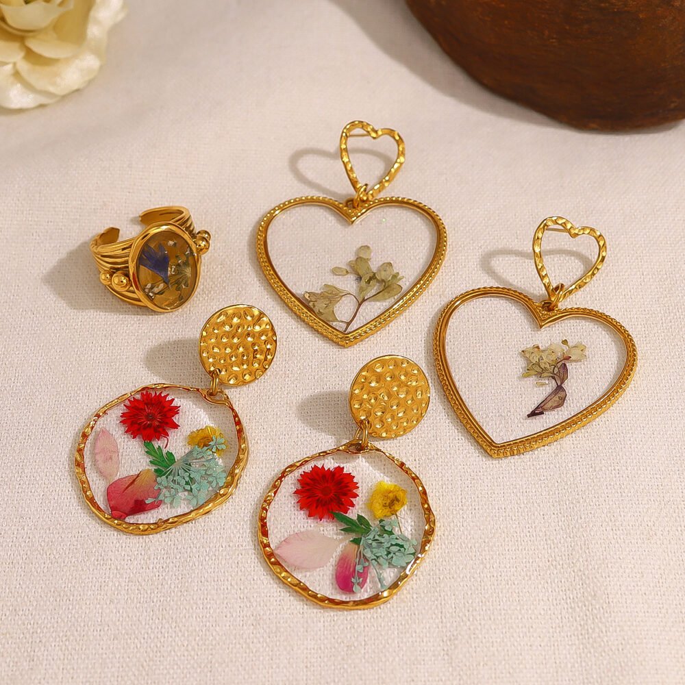Dried Flower 18K Heart Oval Dried Flower Border Earrings