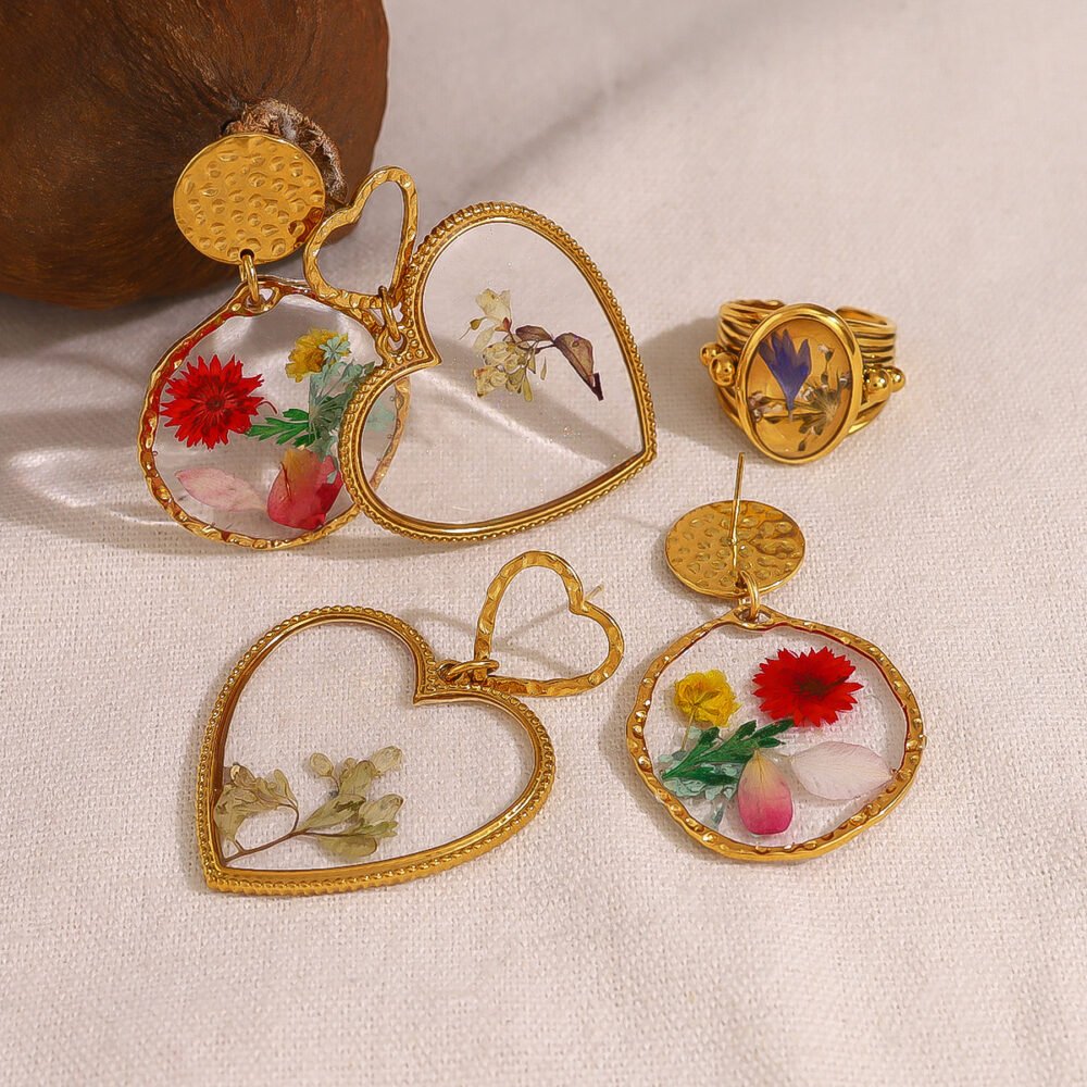 Dried Flower 18K Heart Oval Dried Flower Border Earrings - Image 4