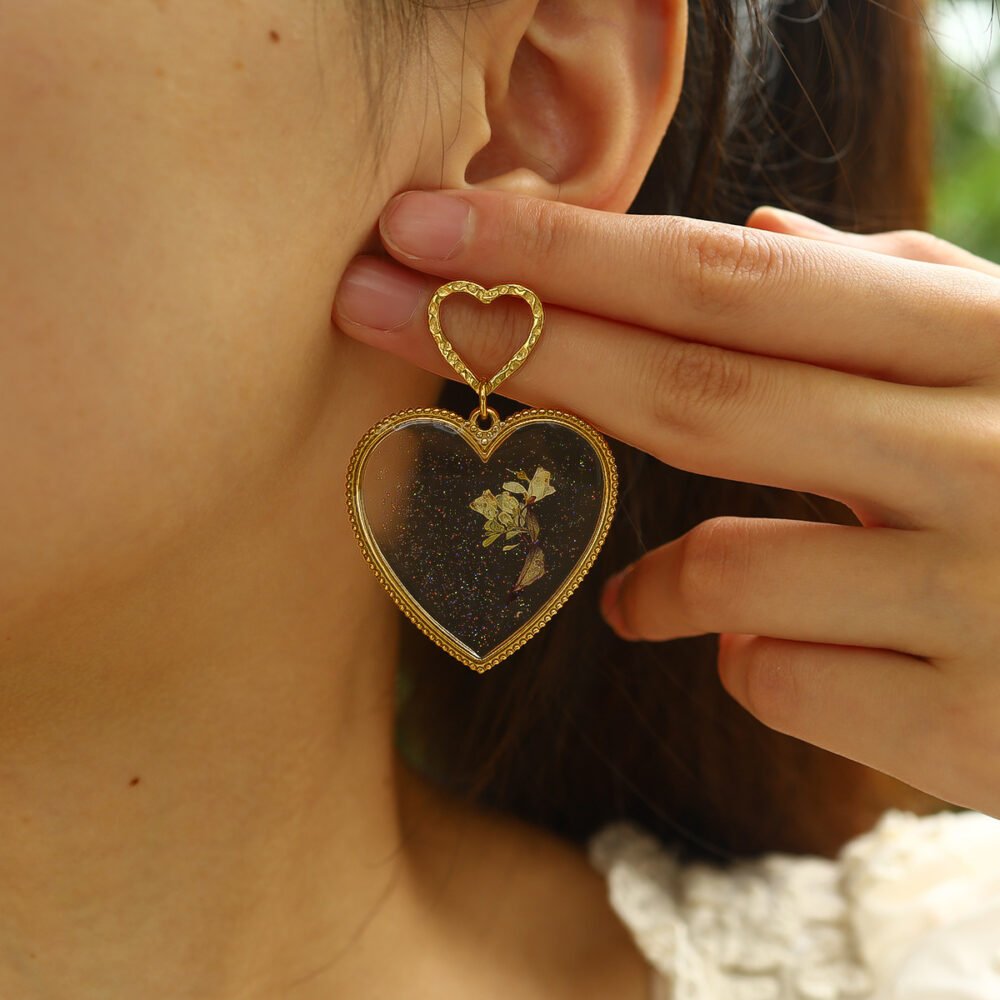 Dried Flower 18K Heart Oval Dried Flower Border Earrings - Image 2