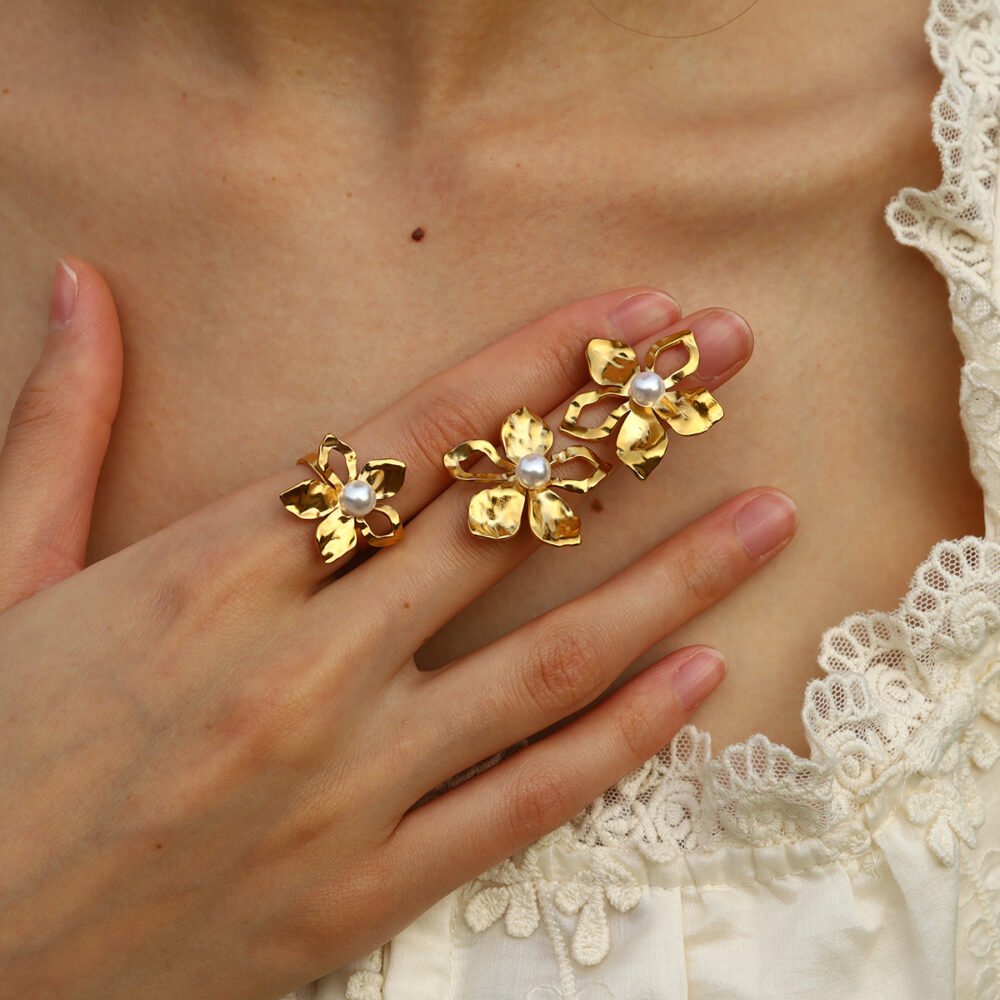 Stainless Steel Flower Pearl Earring Set