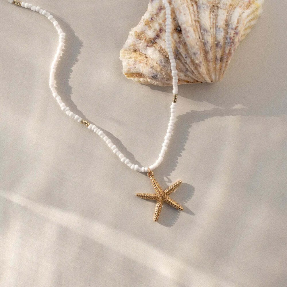 Beach Mini Conch Seahorse Pendant Necklace - Image 4