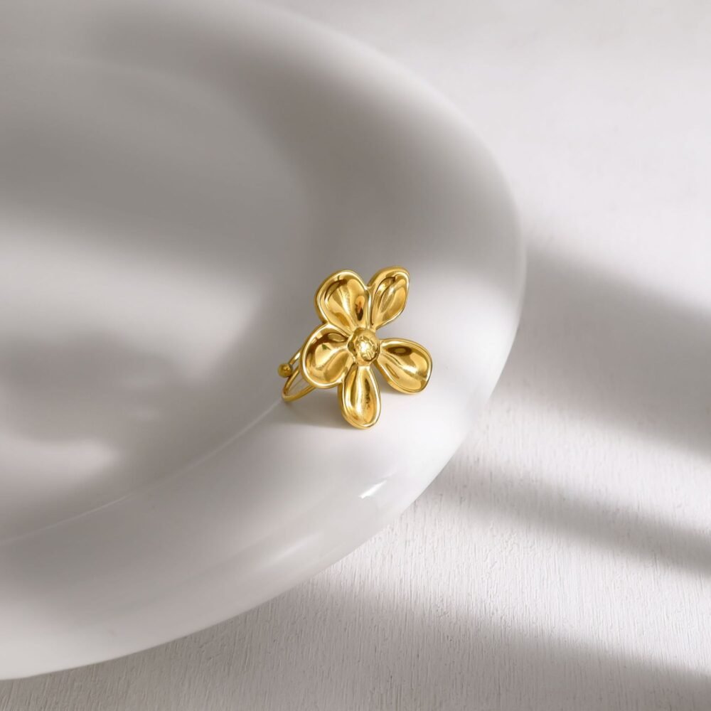 Glossy Petal Flower Ring