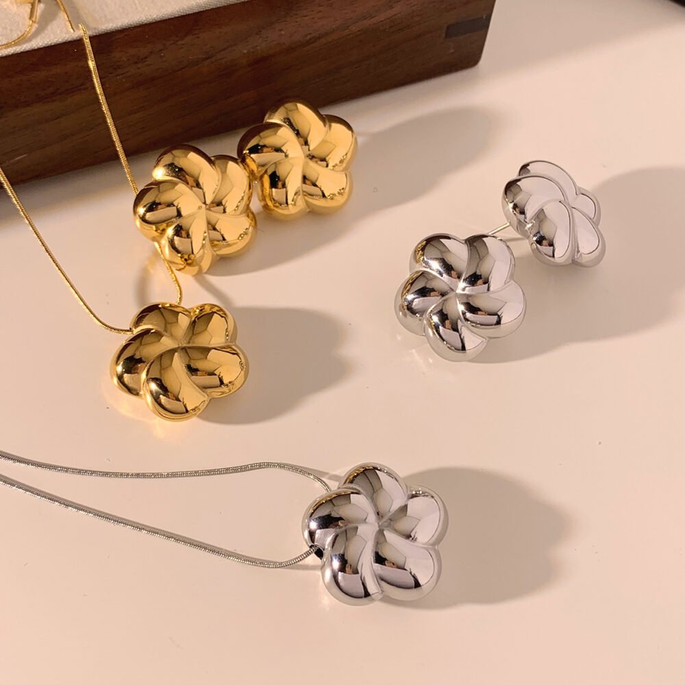 Hollow Flower Jewelry Set