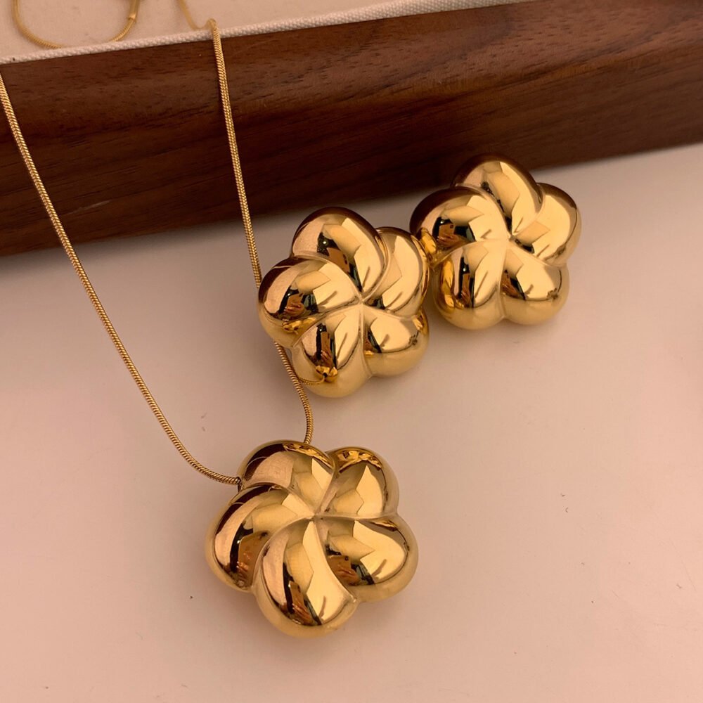 Hollow Flower Jewelry Set - Image 3