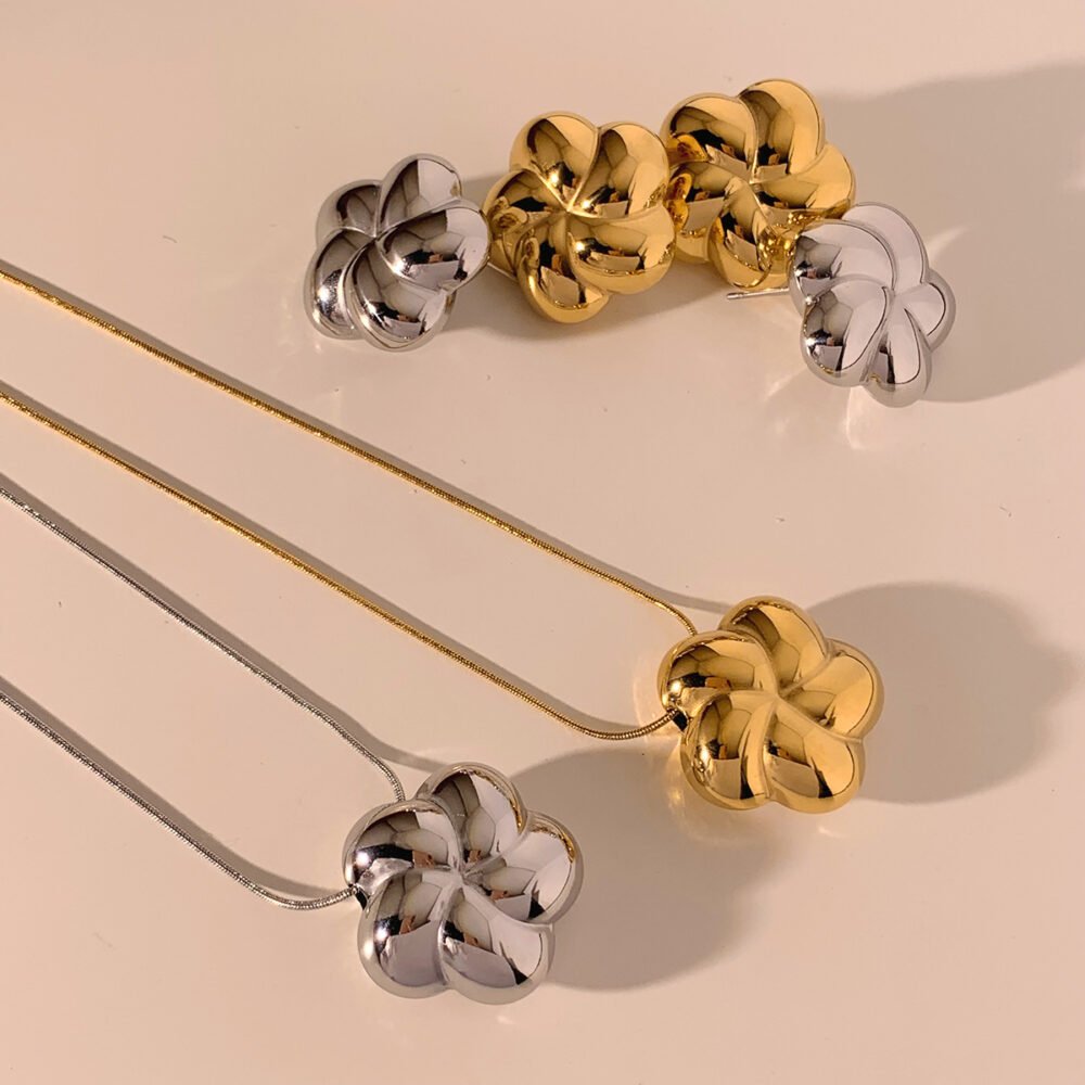 Hollow Flower Jewelry Set - Image 2
