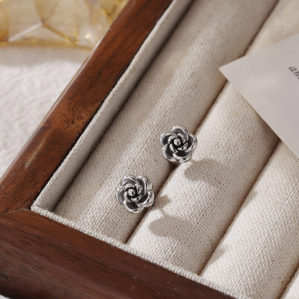 Flower Shape Earrings - Image 3