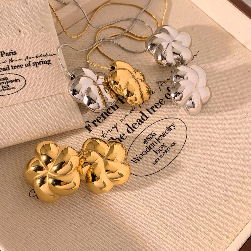 Hollow Flower Jewelry Set - Image 4