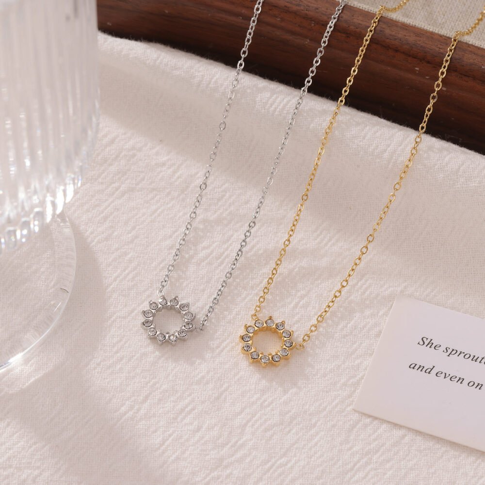 Sunflower Zircon Round Necklace